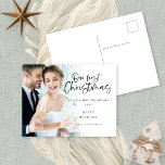 Minimalista Nuestra Primera Navidad Sr. Mrs Photo<br><div class="desc">Minimalista Nuestra Primera Navidad Como Sr. y Sra. Photo. Excelente para celebrar a tus primeros Navidades casados junto con tus deseos festivos. Un juego de guiones para Nuestra Primera Navidad y el resto del texto es fácil de personalizar. Reemplace la foto de ejemplo con su propio favorito. Una capa superpuesta...</div>