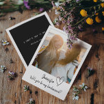 Mínimo Serás Mi Tarjeta De Propuesta Para La Novia<br><div class="desc">Hermosa tarjeta de proposición mínima de dama de honor con fotografía y tipografía caligráfica moderna. Puede cambiar fácilmente cualquier pieza de texto y reemplazar la foto. Si desea cambiar fuentes,  colores o cualquier otro elemento de diseño,  haga clic en "Personalizar más adelante".</div>