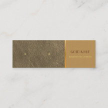 Pendientes de cuero dorado elegantes en exhibición