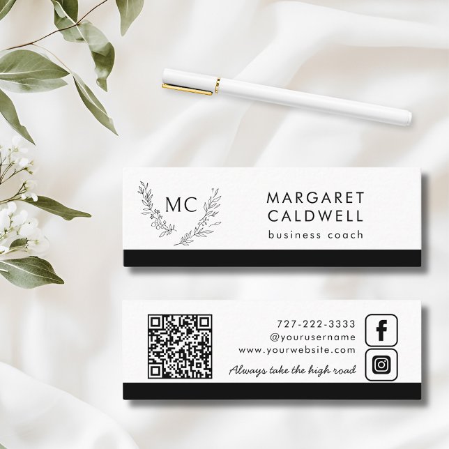 Minitarjeta De Visita Wreath de monograma negro y blanco (Black and White Monogram Wreath Mini Business Card with Social Media and QR Code)
