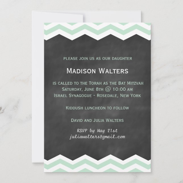 Mint Chevrons en Chalkboard Bat Mitzvah Invitación (Anverso)