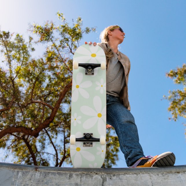 Mint Daisy Pattern Skateboard (Exterior 1)