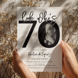 Mira quién cumple 70 | Invitación de cumpleaños nú