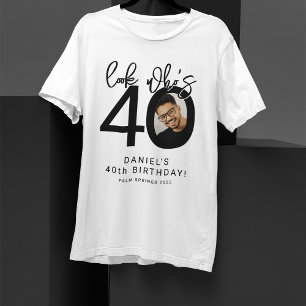 Mira quién Cumple Cuarenta Camiseta de Cumpleaño