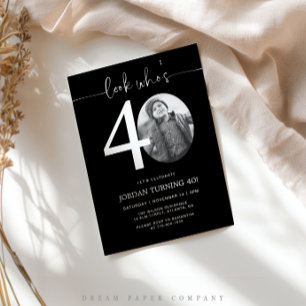 Mira quién tiene 40   Invitación de cumpleaños 40 