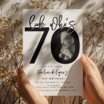 Mira quién tiene 70 años | Foto 70.ª Invitación de<br><div class="desc">Celebra el gran estilo 7-0 con nuestra invitación de personalizable y moda por 70 años! Esta invitación de diseño limpio juega con tipografía negrita y negra y un fondo blanco clásico para enfatizar el hito al que has llegado. Incorpore su foto favorita en el diseño, dentro del cero de '70',...</div>