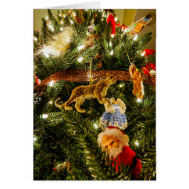 Mirando hacia arriba el árbol de Navidad