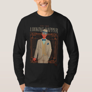 Mirando la camiseta del perro