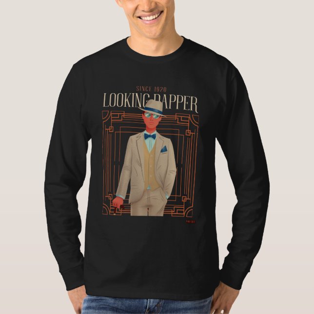 Mirando la camiseta del perro (Anverso)