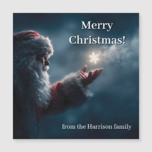 Misterioso Santa Claus soplando un copo de nieve b