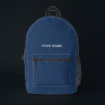 Mochila de nombre personalizado azul marino<br><div class="desc">Personaliza fácilmente esta mochila simple y fresca, agregando tu nombre o texto personalizado. Un diseño fresco y moderno en azul marino y blanco con una fuente clara sans serif, para un aspecto moderno, profesional y atrevido, perfecto como regalo personalizado para estudiantes universitarios, secundaria, niños. La mochila se puede personalizar en...</div>