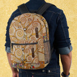 Mochila Impresa Árbol de vida de Gustav Klimt, Art Nouveau estiliz<br><div class="desc">Árbol de vida (1905-1911) de Gustav Klimt. El Árbol de la Vida es una pintura Art Nouveau vintage que presenta el árbol del conocimiento que pone en duda el pájaro negro de presa, símbolo de la muerte. El ciclo de vida normal tal como lo entienden Freud y Klimt. El Stoclet...</div>