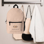 Mochila Impresa Beige nombre de iniciales en monograma moderno<br><div class="desc">Fondo beige,  texto blanco y dorado. Personalice y agregue su nombre,  iniciales de monograma y nombre completo.</div>