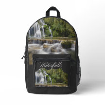 Cascadas de agua de montaña aventurera