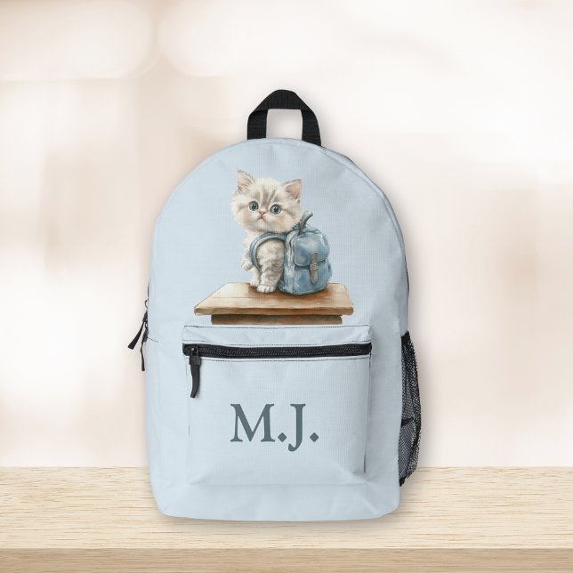 Mochila Impresa Cute Kitten with Backpack Custom Monogram Backpack (Cute Kitten with Backpack Custom Monogram Backpack on a wooden table)