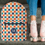 Mochila Impresa Cute retro tablero de ajedrez Monograma Naranja de<br><div class="desc">Esta divertida y elegante mochila personalizado presenta un patrón de tablero de ajedrez en tonos retro de azul marino, rojo naranja brillante, naranja claro / amarillo, verde azulado y crema. Se incluye una plantilla de texto inicial monograma - utilízala para personalizar tu mochila o eliminarla y el círculo, si prefieres...</div>