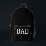 Mochila Impresa Dad Established Customizable Year Father's Day<br><div class="desc">Carry fatherhood pride everywhere with this black backpack featuring bold white “Dad Est.” typography, designed to celebrate the year someone became a dad. The striking contrast of crisp white lettering against a sleek black background creates a clean, modern look that makes this backpack both meaningful and stylish. Perfect for everyday...</div>