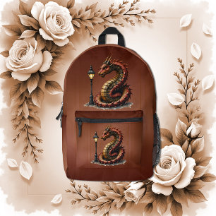 Mochila Impresa Dragón Steampunk al lado de una lámpara de calle v