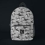 Mochila Impresa Espinoso patrón de tiburón negro monograma<br><div class="desc">Esta divertida mochila personalizado presenta un patrón de tiburón espeluznante en tonos negros,  blancos y grises. Se incluye una plantilla de texto inicial monograma - úselo para personalizar su mochila o eliminarla,  si prefiere no tener un monograma. Hace un gran regalo y es perfecto para volver a la escuela.</div>
