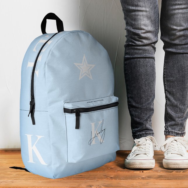 Mochila Impresa Monograma azul cielo moderno de vuelta a la escuel (Trendy Sky Blue Monogram Stylish Back to School Printed Backpack
)