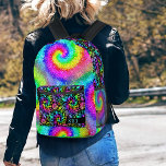Mochila Impresa Monograma de Flores Hippie Retro Psicodélico Tiedy<br><div class="desc">Esta mochila gruesa incluye un patrón giratorio de colores vivos y empapados en un arcoiris brillante de colores. El bolsillo y la parte superior de la mochila tienen un patrón de tintes florales en negro. Añada su monograma personalizado al bolsillo. Es un diseño divertido con una estética retro para los...</div>