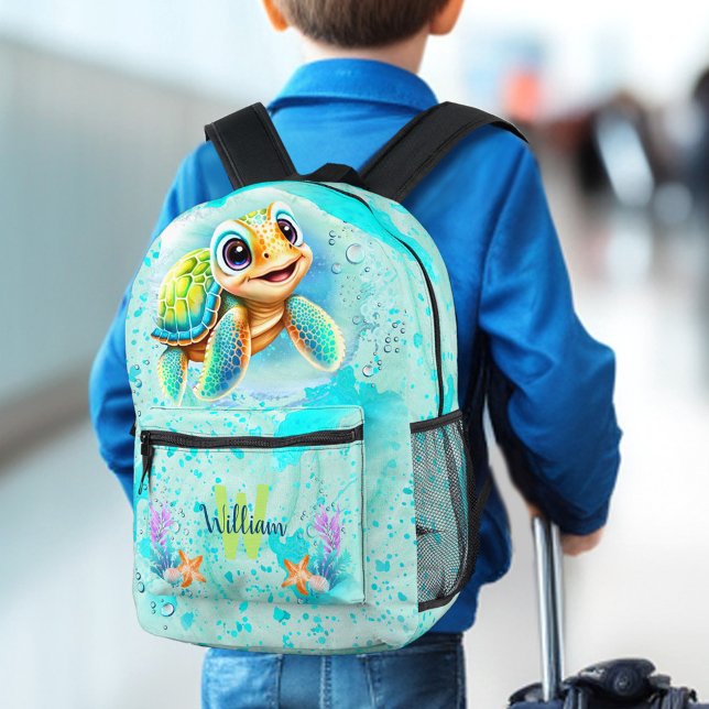Mochila Impresa Monograma de nombre de tortuga dulce oceánica (Cute Happy Turtle Ocean Turquoise Name Monogram Printed Backpack)