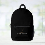 Mochila Impresa Monograma mínimo moderno negro<br><div class="desc">Mochila negra moderna y minimalista personalizada con sus iniciales de monograma en un guión dorado oscuro y su nombre en una tipografía blanca simple.</div>