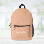 Mochila Impresa Naranja moderno personalizado<br><div class="desc">Mochila personalizada de naranja ligero con su nombre de monograma o sus iniciales en un gran tipo de letra en negrita y a la moda.</div>