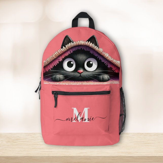 Mochila Impresa Nombre de guión de monograma de Personalizado de g (Lovely Cute Kitten Custom Monogram Script Name Printed Backpack on a wooden table.)