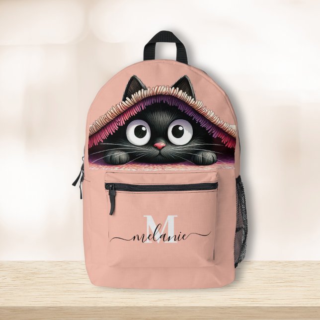 Mochila Impresa Nombre de guión de monograma de Personalizado de g (Lovely Cute Kitten Custom Monogram Script Name Printed Backpack on a wooden table.)