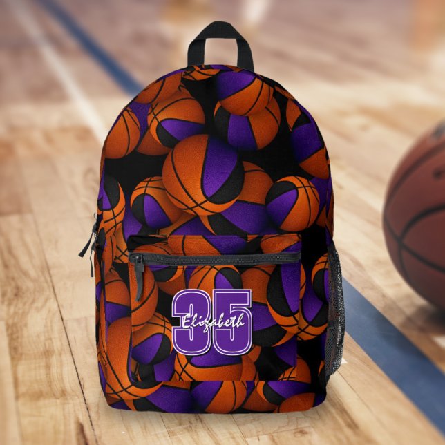Mochila Impresa Nombre del jugador del equipo de baloncesto negro  (Team colors basketballs pattern backpack on gymnasium floor)