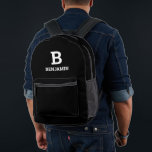 Mochila Impresa Nombre personalizado<br><div class="desc">Mochila personalizada con su nombre y monograma. Los colores de fondo son personalizable</div>