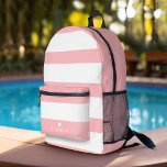 Mochila Impresa Nombre personalizado del patrón retro rayado de Mo<br><div class="desc">Un diseño mínimo con grandes rayas y un lugar para añadir tu nombre. Se incluye un corazón diminuto justo encima del área de monograma. Un diseño audaz pero mínimo con un área opcional para agregar texto.</div>