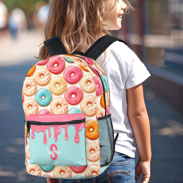 Mochila Impresa Patrón de donut lindo goteo Monograma rosa dulce (Cute Donut Pattern Dripping Sweet Pink Monogram Printed Backpack)