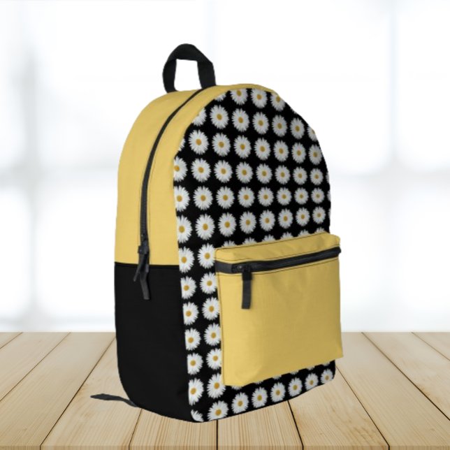 Mochila Impresa Patrón floral de margarita blanca sobre negro (In Situ Angled)