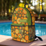 Mochila Impresa Patrón floral retro de moda con bloque de nombres<br><div class="desc">Un diseño audaz y floral con tonos de oro, naranja y verde con un divertido bloque de color para añadir tu nombre o cualquier texto. El patrón de flor loco tiene una variedad de colores. Puede agregar un nombre, un monograma u otro texto personalizado. Si necesita mover el dibujo, haga...</div>