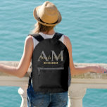 Mochila Impresa Personalizado Con Nombre Negro Oro Monograma Moder<br><div class="desc">Presentamos la Mochila Impresa Monograma Moderno Personalizado con Nombre Negro Oro, una moda y un accesorio versátil perfecto para varias ocasiones. Esta mochila es una excelente opción para las maletas de dama de honor el día de la boda, las bolsas de regalo para la fiesta nupcial o las mochilas de...</div>