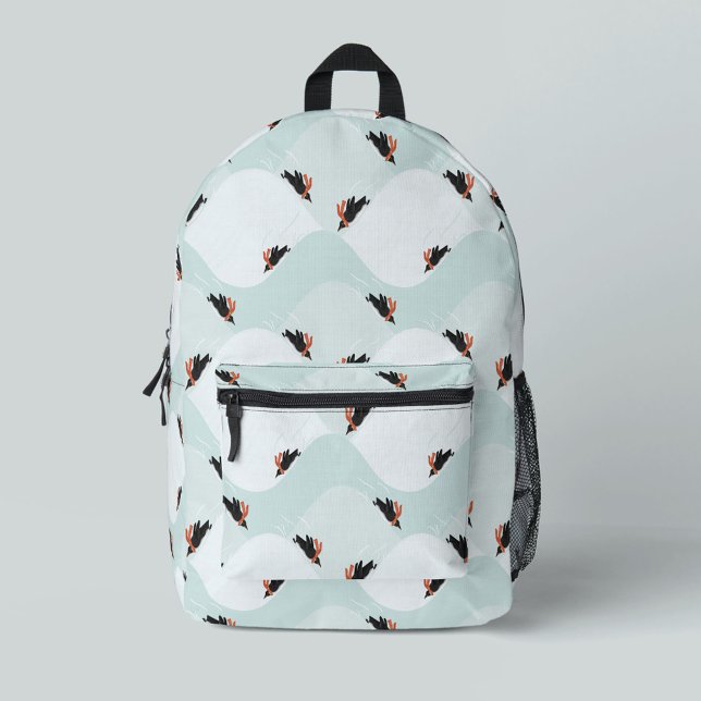 Mochila Impresa Pingüinos juguetones deslizándose sobre el patrón  (Penguins sledding in the snow patterned backpack)