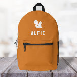 Mochila Impresa Squirrel Cute Naranja Minimalista moderno<br><div class="desc">Un diseño personalizado en un fondo marrón naranja con un icono de un motivo de ardilla en blanco que puede ser reemplazado fácilmente subiendo su propio logo, imagen o motivo! El nombre de monograma personalizado en la tipografía blanca moderna de bloques puede ser reemplazado por su propio nombre o texto...</div>