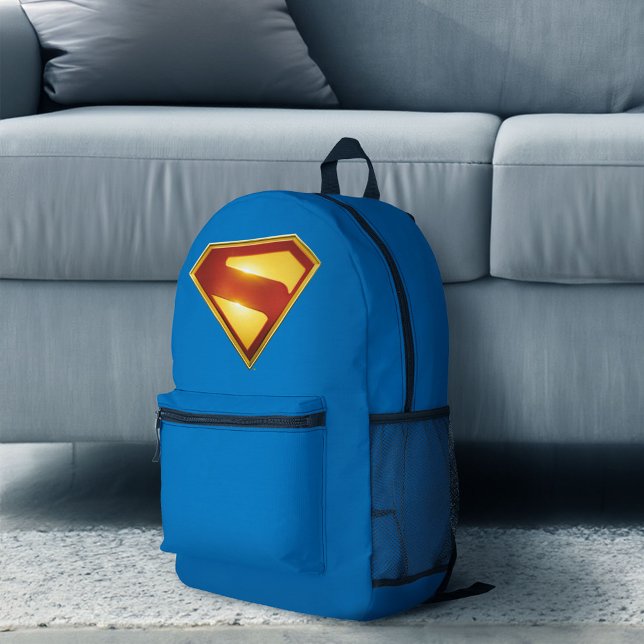 Mochila Impresa Superman Golden S Shield Brilliance (Backpack simulated on floor)