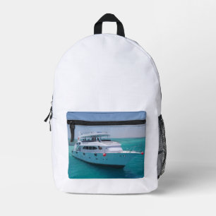 Mochila Impresa Yate blanco con nieve cerca de la isla blanca en e