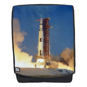 Mochila La Tierra tiembla mientras el Saturn V ilumina el