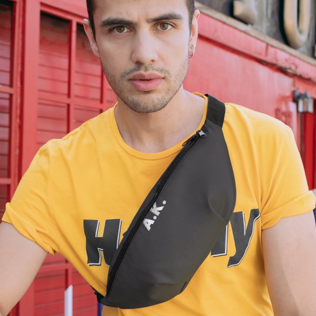 Mochila moderna de monograma negro chocolate (Subido por el creador)
