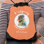 Mochila Naranja de vacaciones en familia de verano<br><div class="desc">Una elegante bolsa de cuerda floja cuenta con un ilustracion de vacaciones de verano con fondo naranja,  además de su nombre familiar y año con letras de moda. Bolsas perfectas para llenar cosas divertidas para todos en sus vacaciones.</div>