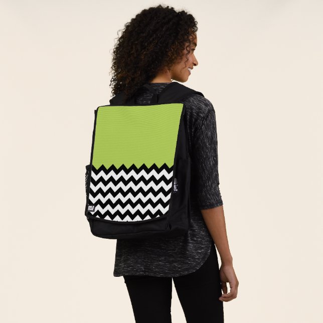 Mochila Patrón de zigzag negro y blanco, chevron, verde (Puesto)