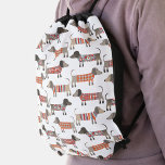 Mochila Perro Dachshund Sausage<br><div class="desc">Salchicha de Dachshund divertida o perros enrolladores en ropa de cama lana. Perfecto para los amantes del perro. Arte original de Nic Squirrell.</div>