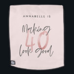 Mochila Purpurina de color rosa y moderno 40 años<br><div class="desc">Diseño moderno y elegante de 40 años,  purpurina de color rosa brillante. Diseño monocromo de texto de escritura moderna. Parte de una colección.</div>