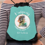 Mochila Turquesa de vacaciones en familia de verano<br><div class="desc">Una elegante bolsa de cuerda floja incluye un ilustracion de vacaciones de verano sobre un fondo turquesa,  junto con su nombre familiar y el año en letras de moda. Bolsas perfectas para llenar cosas divertidas para todos en sus vacaciones.</div>