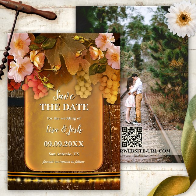 Moda Boho Foto temática del vino Guardar tarjeta d (Save the Date card with a wine theme, featuring grapes and pink roses on a gold artistic design)