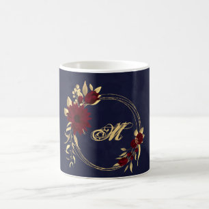 Moda burgundy y taza de café de la marina de oro